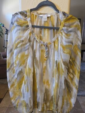 Nick & Mo Yellow and Gray Watercolor Pintuck Blouse